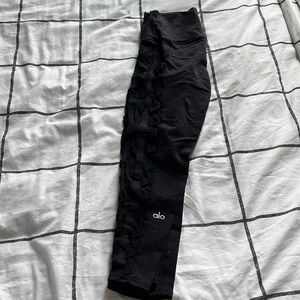 alo yoga black capris with mesh side panel